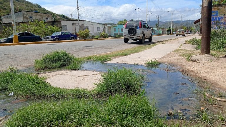 En Bermúdez playagranderos piden acelerar solución a colapso de la descarga de aguas servidas