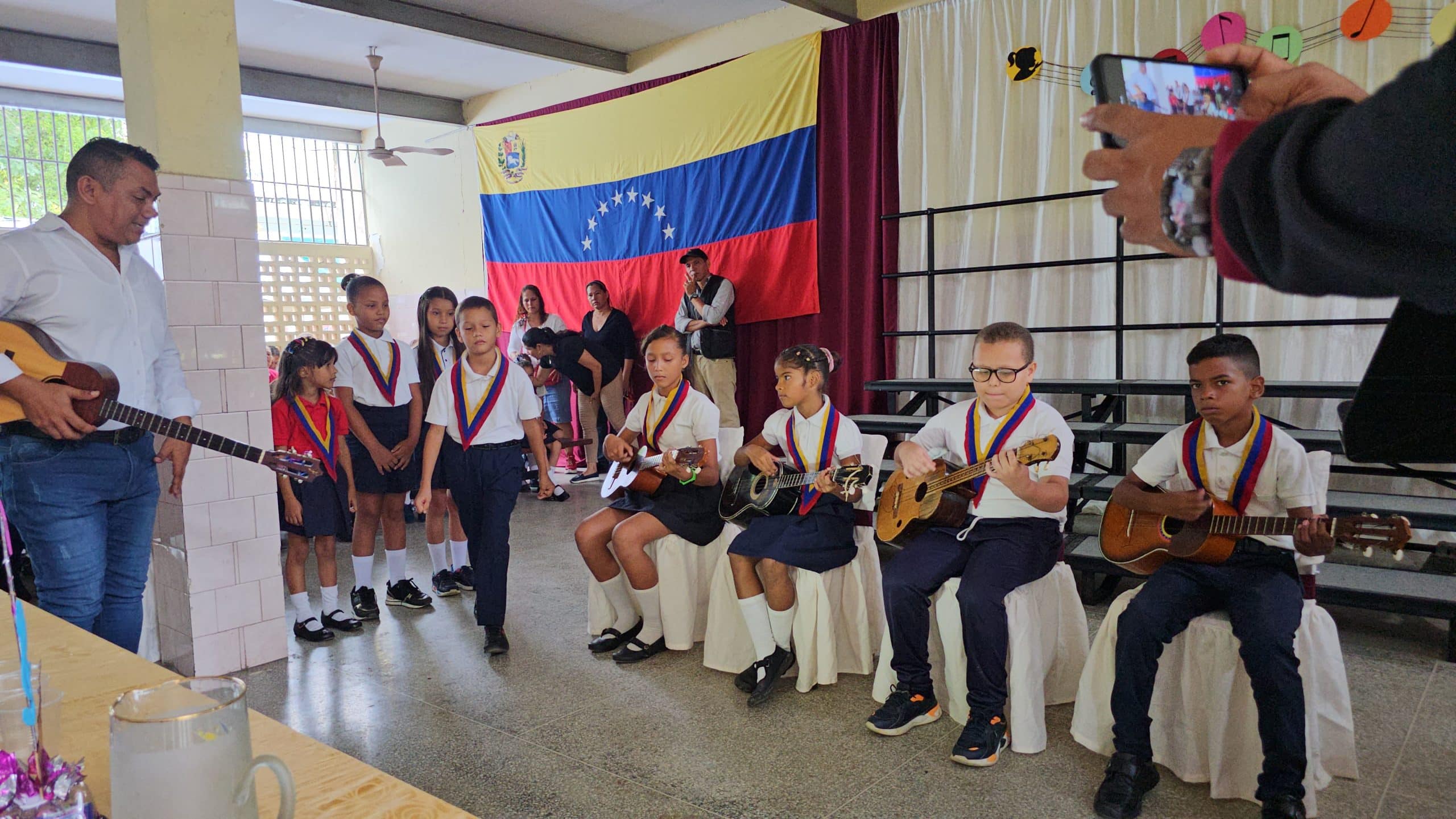 Sistema Nacional de Orquesta impulsa la formación musical con el programa Simón Bolívar en la E.B Jesús Antonio Abreu(+FOTOS) / VIDEO