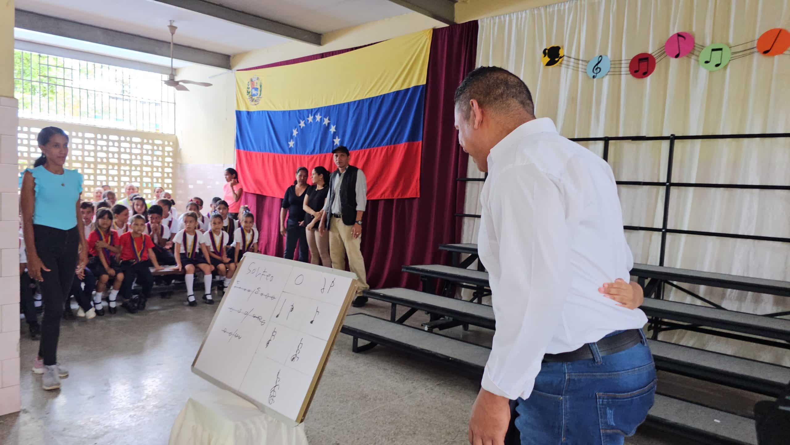 Sistema Nacional de Orquesta impulsa la formación musical con el programa Simón Bolívar en la E.B Jesús Antonio Abreu(+FOTOS) / VIDEO