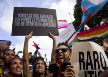 Con orgullo y resistencia, el movimiento LGBTIQ+ marchó en Caracas por sus derechos: “No queremos más violencia ni discriminación”