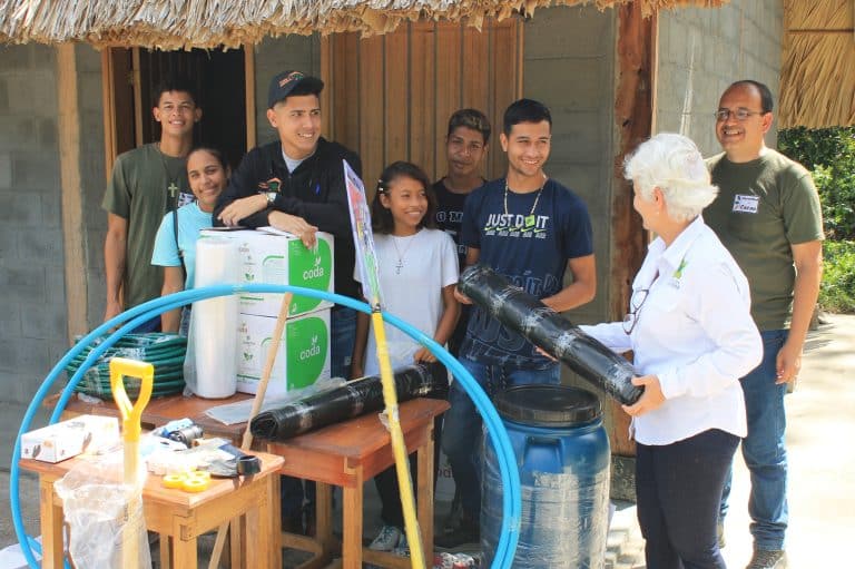 Fundación San José entregó capital semilla a egresados del proyecto Juventud y Cacao