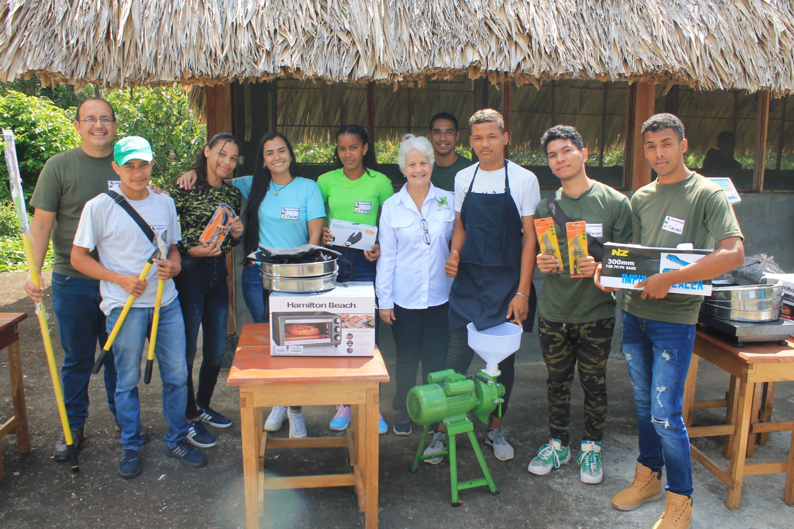 Fundación San José entregó capital semilla a egresados del proyecto Juventud y Cacao