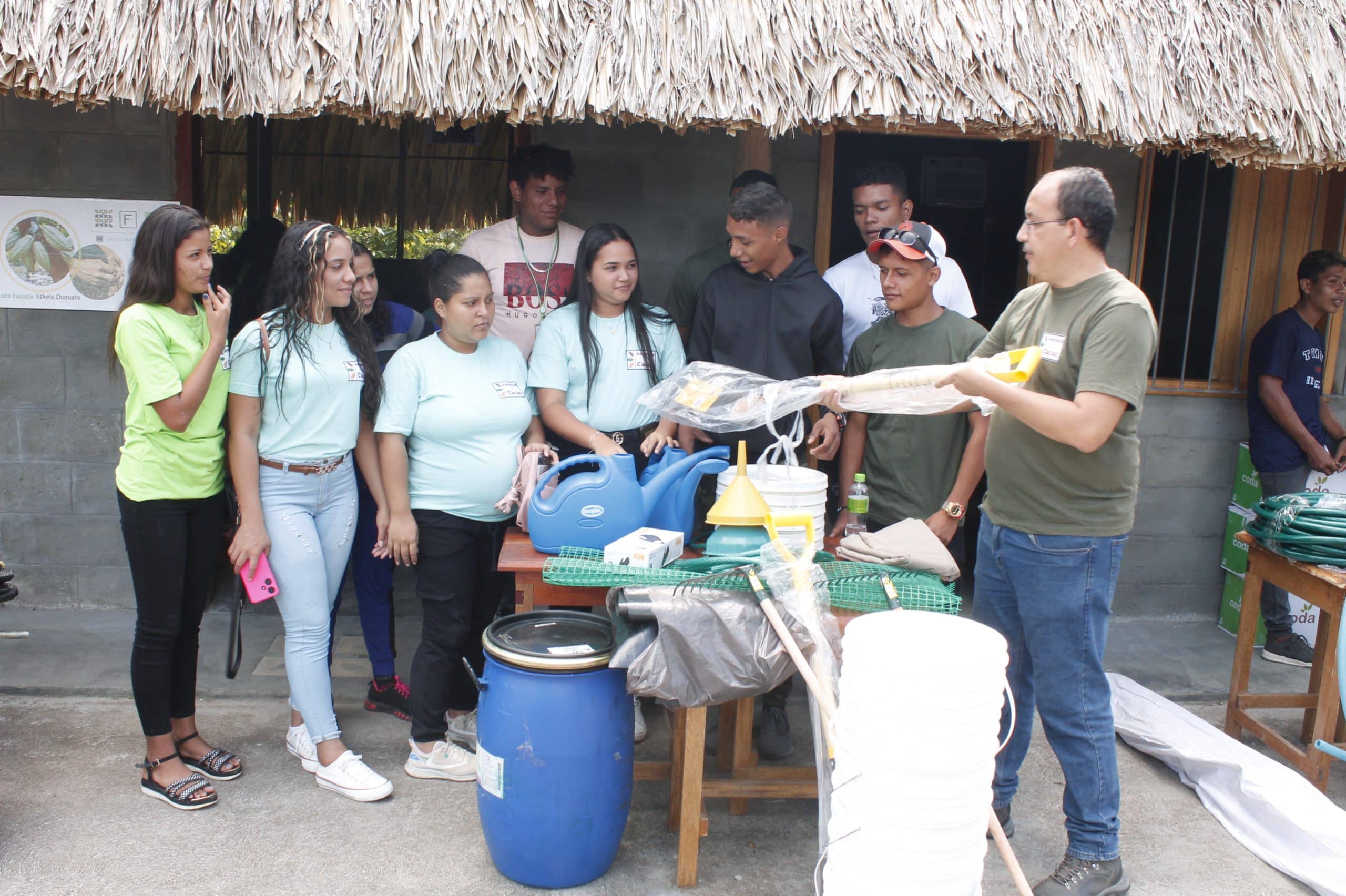 Fundación San José entregó capital semilla a egresados del proyecto Juventud y Cacao