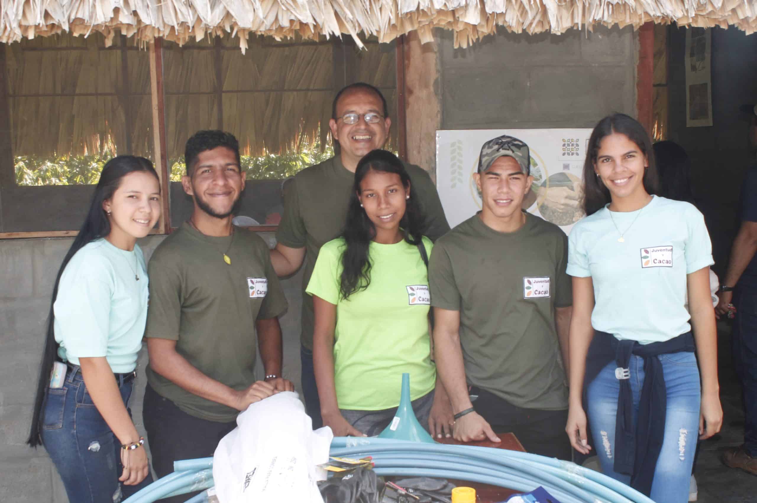 Fundación San José entregó capital semilla a egresados del proyecto Juventud y Cacao