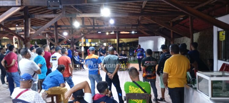 miembros de la asociación de minitecas carupano paria