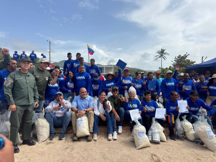 pescadores, ministro de pesca, gobernadora del estado sucre, alcalde bermudez y alcalde de arismendi